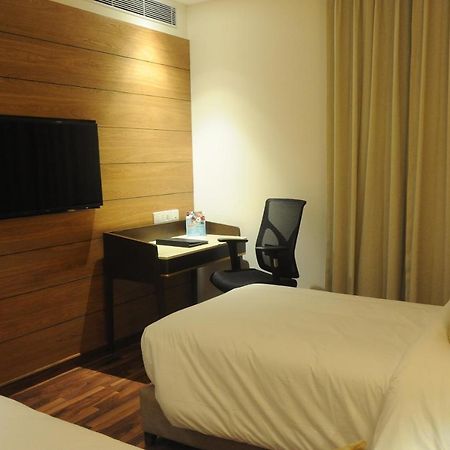 Maryland Group Hotel Zirakpur Exteriör bild