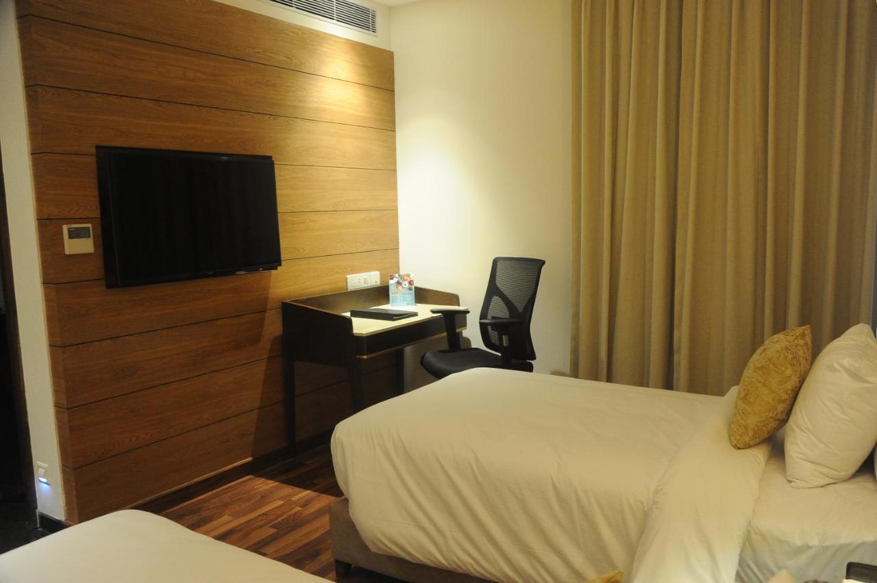 Maryland Group Hotel Zirakpur Exteriör bild