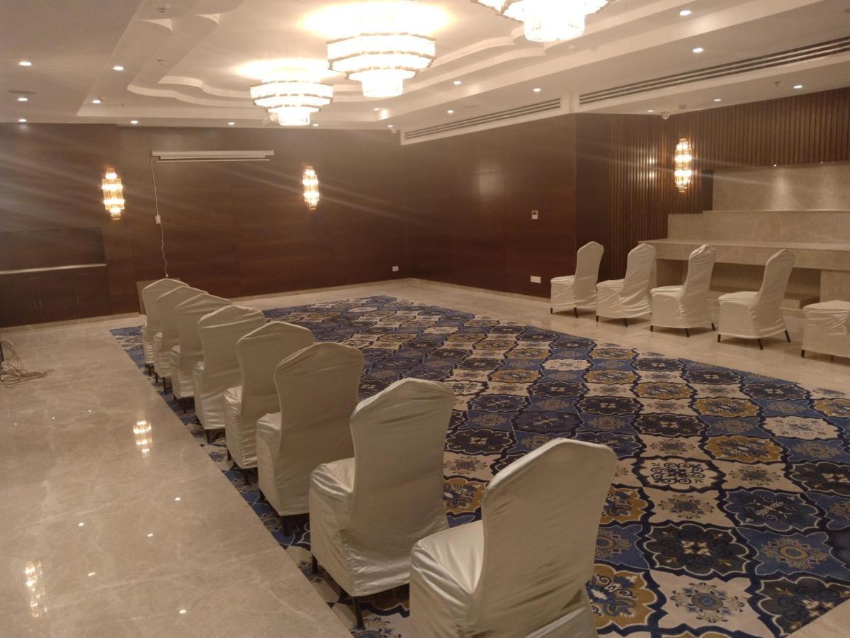 Maryland Group Hotel Zirakpur Exteriör bild
