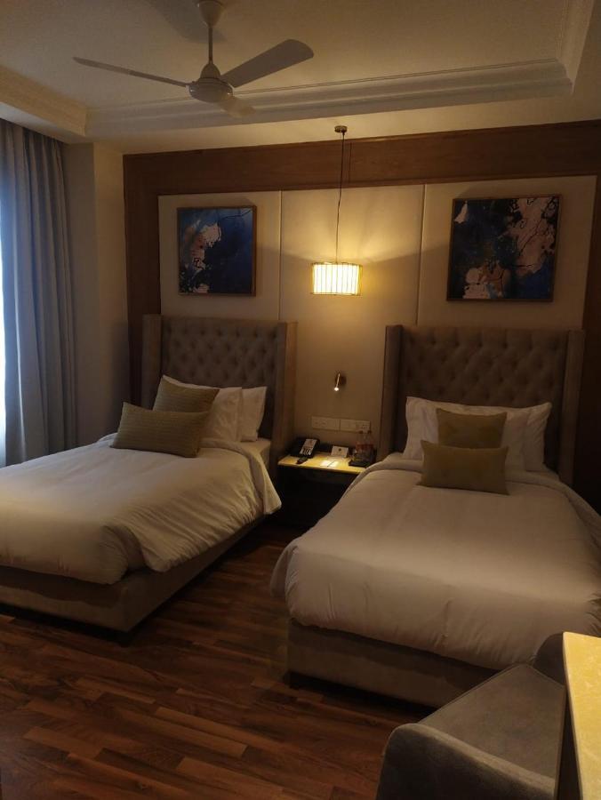 Maryland Group Hotel Zirakpur Exteriör bild