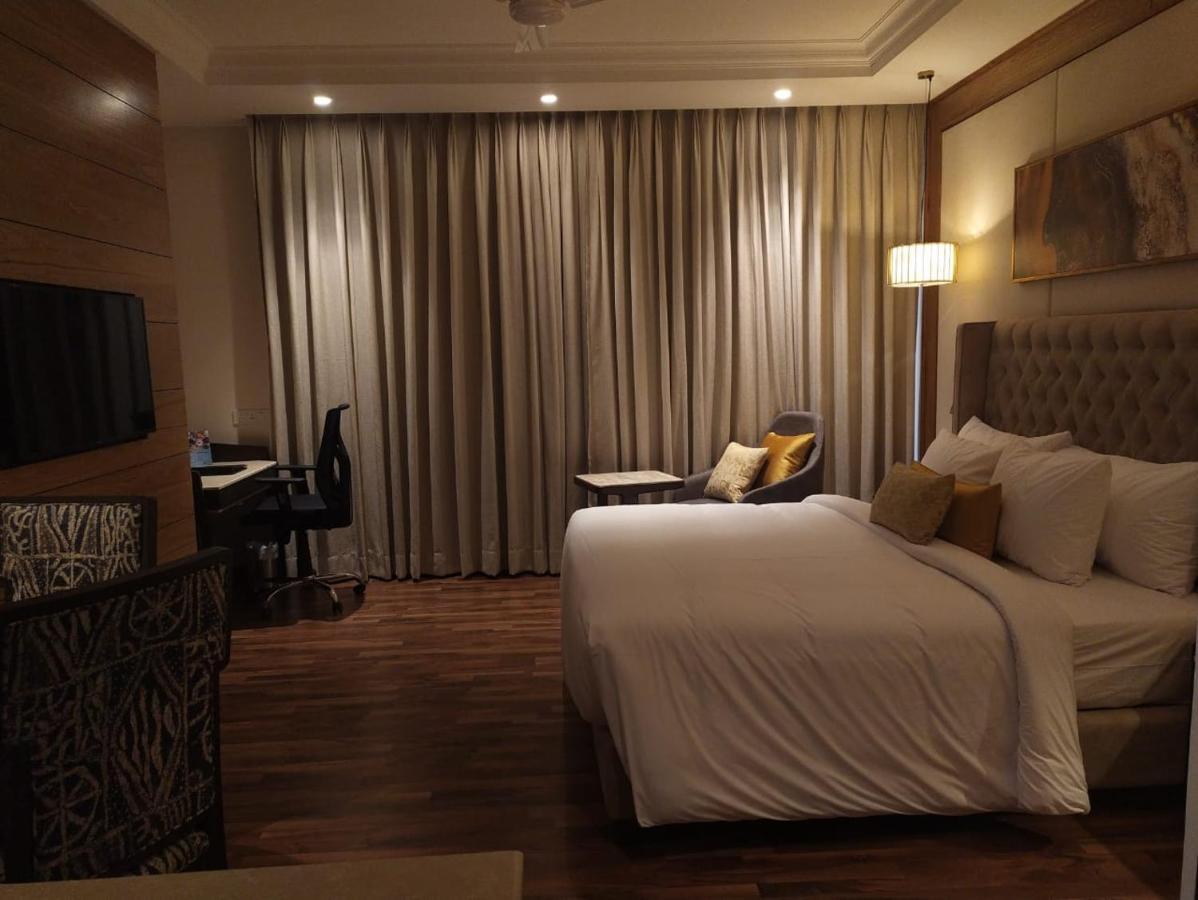 Maryland Group Hotel Zirakpur Exteriör bild
