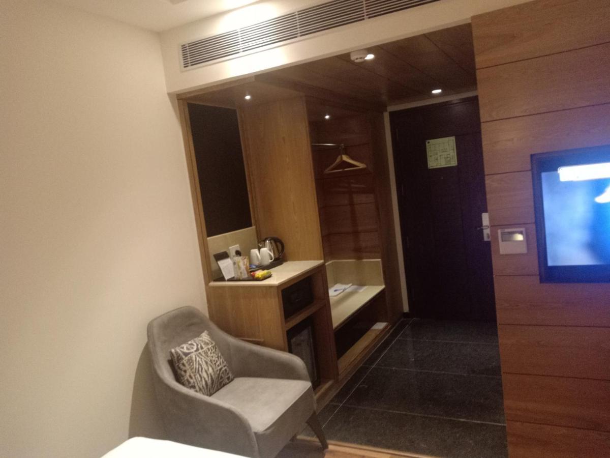Maryland Group Hotel Zirakpur Exteriör bild