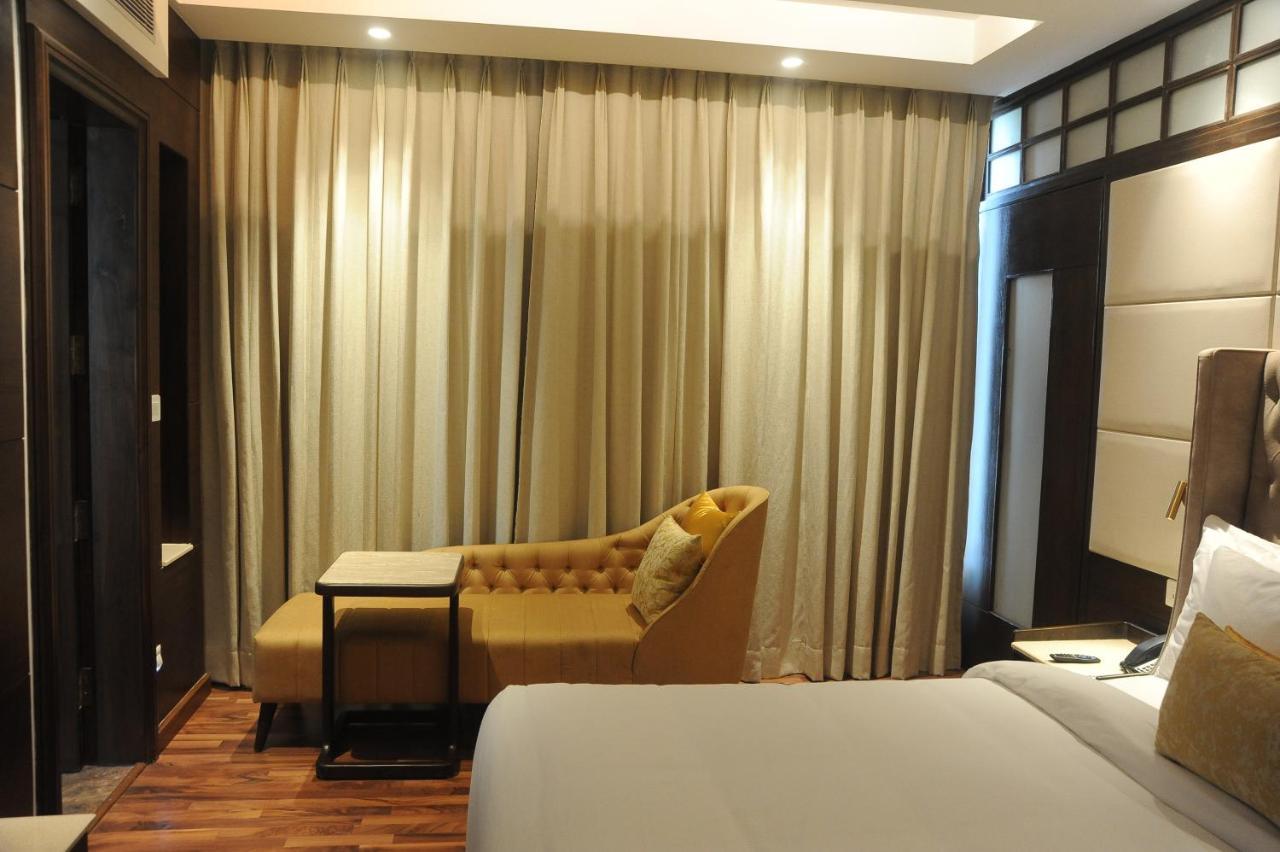Maryland Group Hotel Zirakpur Exteriör bild