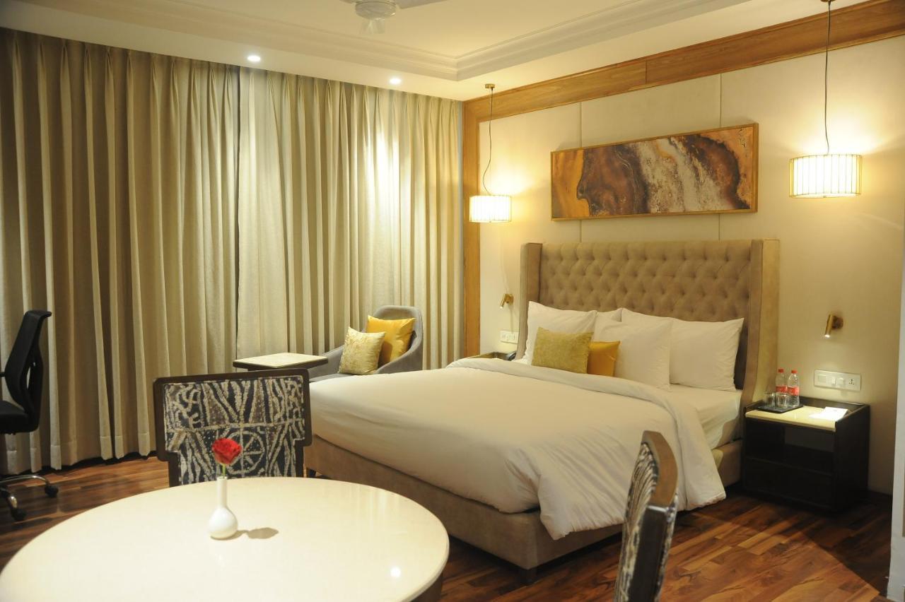 Maryland Group Hotel Zirakpur Exteriör bild