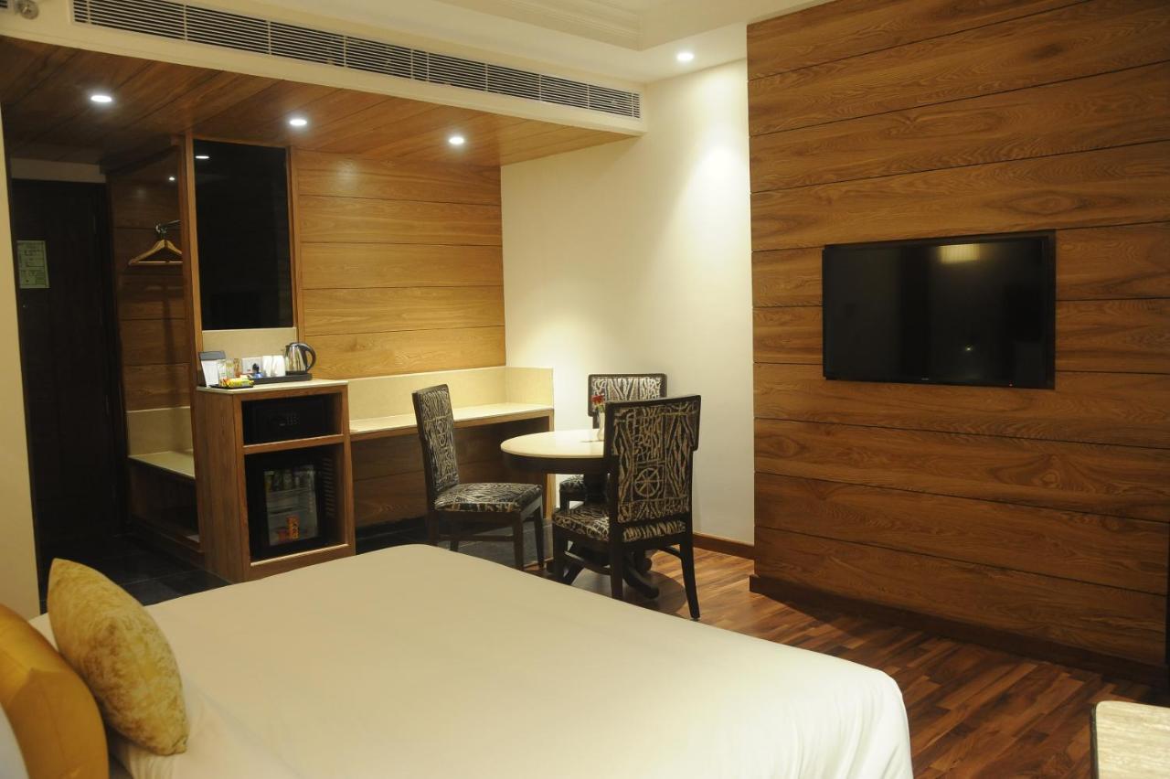 Maryland Group Hotel Zirakpur Exteriör bild